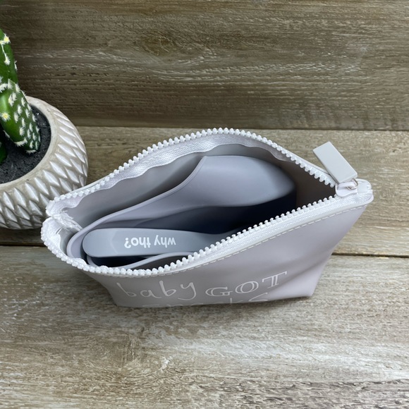 On-The-Go Feeding Set. “baby got snacks” retail price $27 - Picture 4 of 6